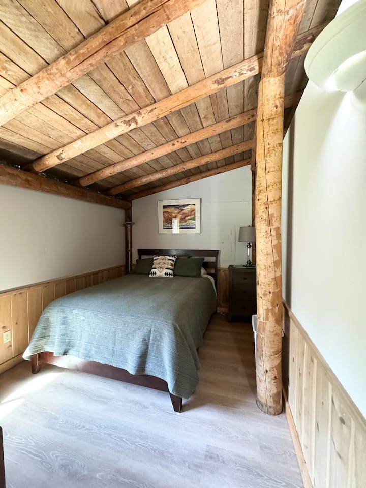 Cama tamaño queen y cama doble en el dormitorio 1.