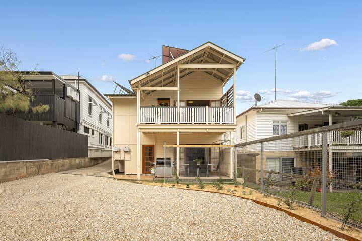 6 bedroom Central Brisbane Queenslander! gallery image 2
