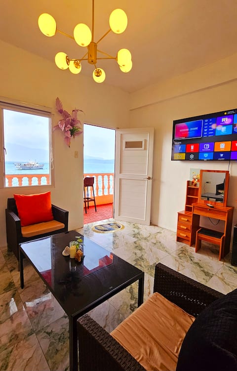 ⁴Beachfront Executive Sea & Mountain view!