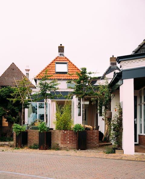 House on the Harbor in Lemmer