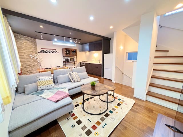 池袋新宿近い/ 新築三階一戸建/ 専用面積86㎡/ 地下鉄駅徒歩７分/ バス停徒歩3分/ 最大7名