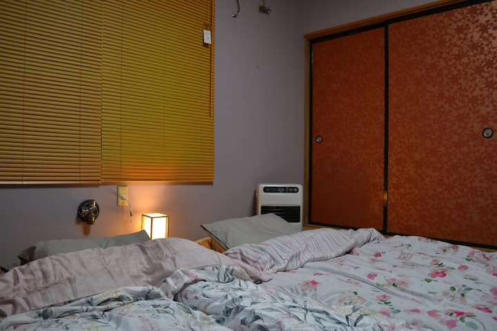 יפנים מכירים פוטונים כבר הרבה זמן.לפעמים יש לישון הרחק מהמיטה ולהתמקם בפוטון.למה שלא נחבר את הפוטונים ונהנה עם קלפים או אונו?