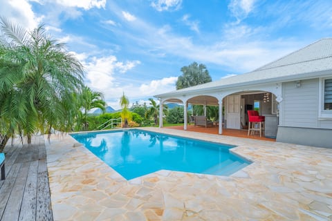 Villa Blue Rock, pool & stunning views