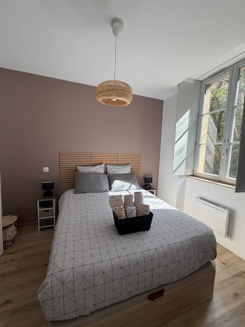 "Le cocon du Parc"
Charming new 2 bedroom in a quiet area