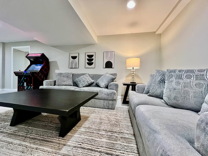 Executive Home In West Chester With Hot Tub - Loveland, OH