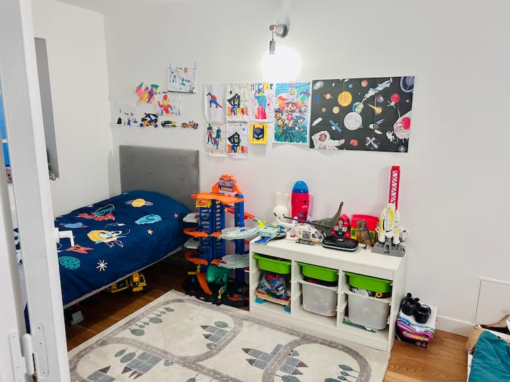 2 jednolôžka alebo 1 manželská posteľ 