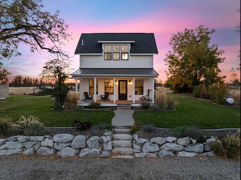 Charming Greenbluff Retreat