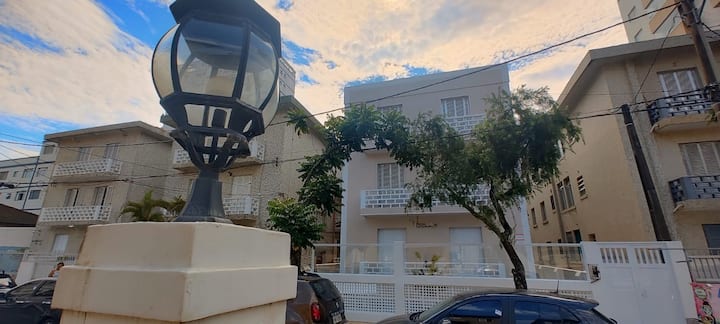 Apê Recém Reformado, Térreo Na Quadra Da Praia - Praia Grande