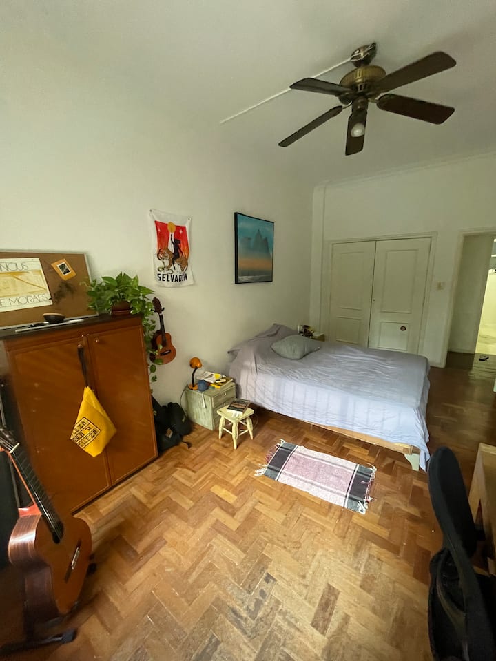 يمكن أن تكون غرفة لوكاس متاحة أيضًا. يرجى تسجيل الوصول أمام تاريخ الحجز. 