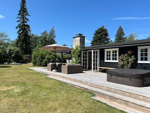 Charming cottage with spa close to beach