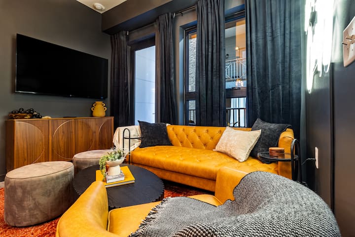 Stylish 2br On Music Row W/ Pool & Downtown Views - Nashville, TN