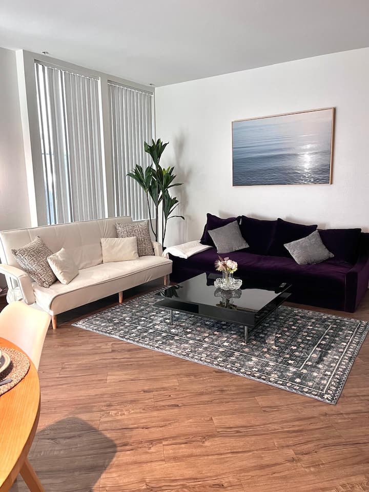 Serene 2b2b W/pool Gym Jacu Parking Near Beaches - Marina del Rey, CA