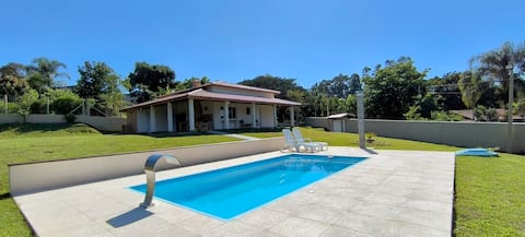 New farmhouse • Condominium with lake • 12 people