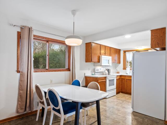 Cozy House on Beautiful Summit Ave! gallery image 4