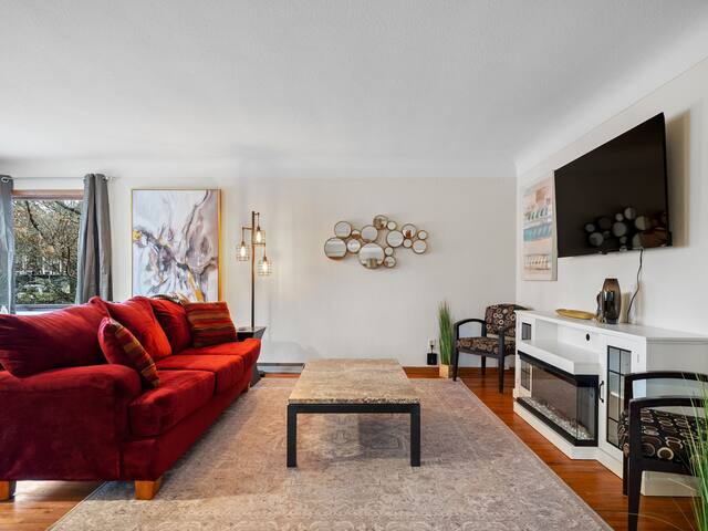 Cozy House on Beautiful Summit Ave! gallery image 2