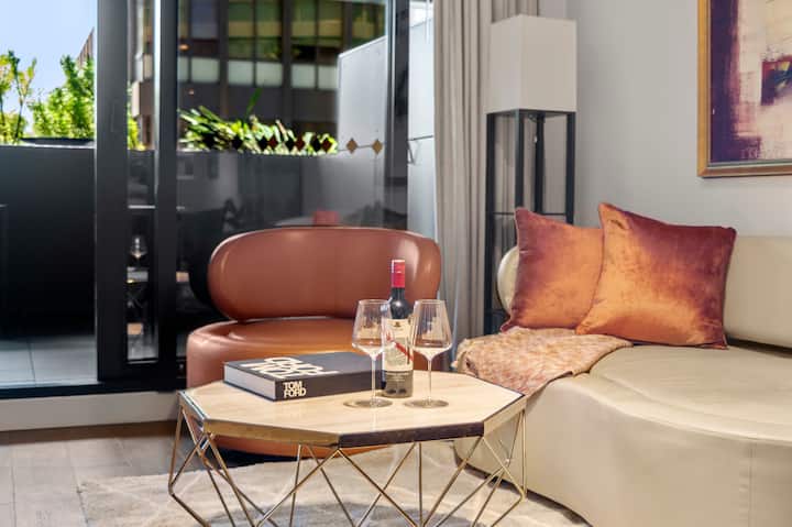 Lakeside Luxury 2b2b | Parking Gym Sauna & Pool - Melbourne