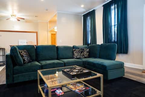 Explore Lawrence Hidden Gem: A Cozy Studio Near DT