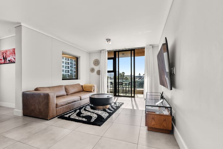 Century City 2BR | Walk to Mall, Nature & Balcony