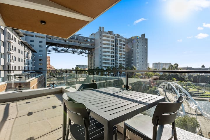 Century City 2BR | Walk to Mall, Nature & Balcony gallery image 2