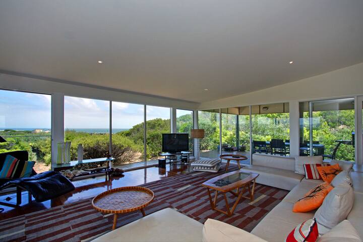 Dunes Retreat – amazing views of the ocean beach