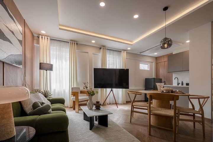 Luxury Penthouse / 3 Bedroom 3 Bath / 1min BTS