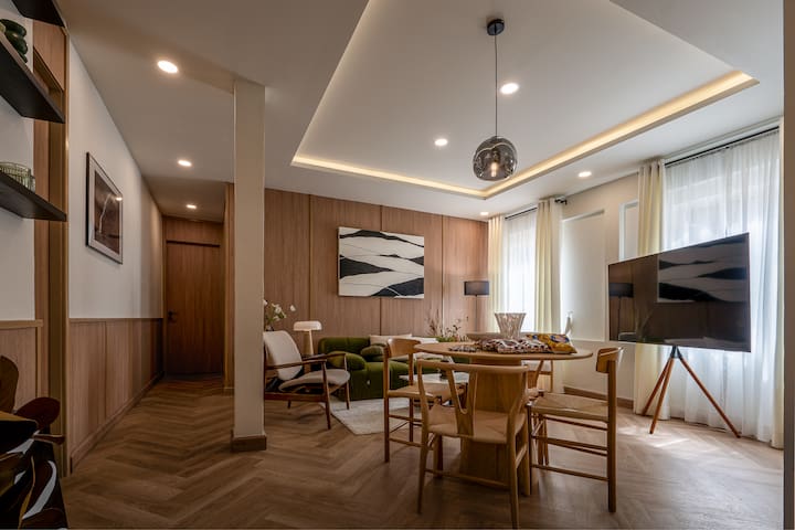 Luxury Penthouse / 3 Bedroom 3 Bath / 1min BTS gallery image 2