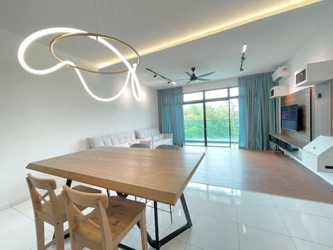 Skyloft 1MinToAEON Bukit Indah 3BR PoolView 4to16pax