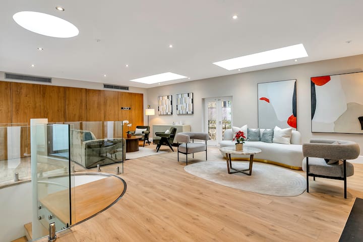 Belgravia Luxe 4Bed Mews with Roof Terrace gallery image 2