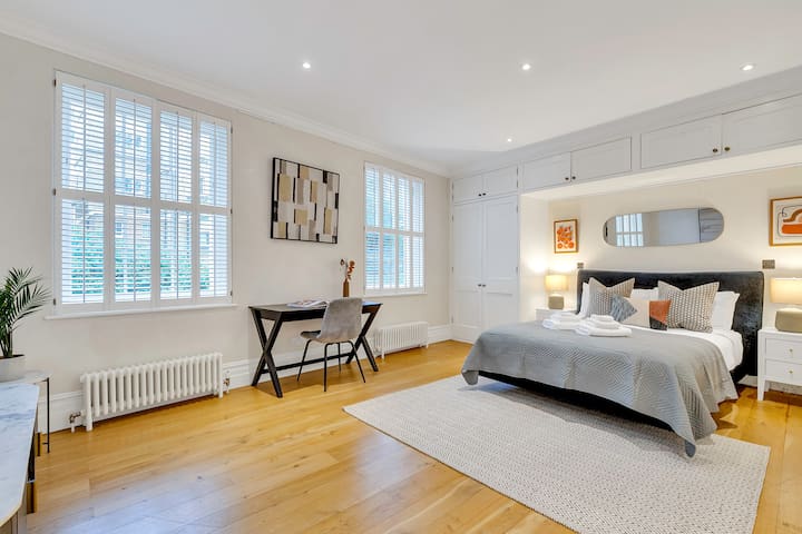 Belgravia Luxe 4Bed Mews with Roof Terrace gallery image 4
