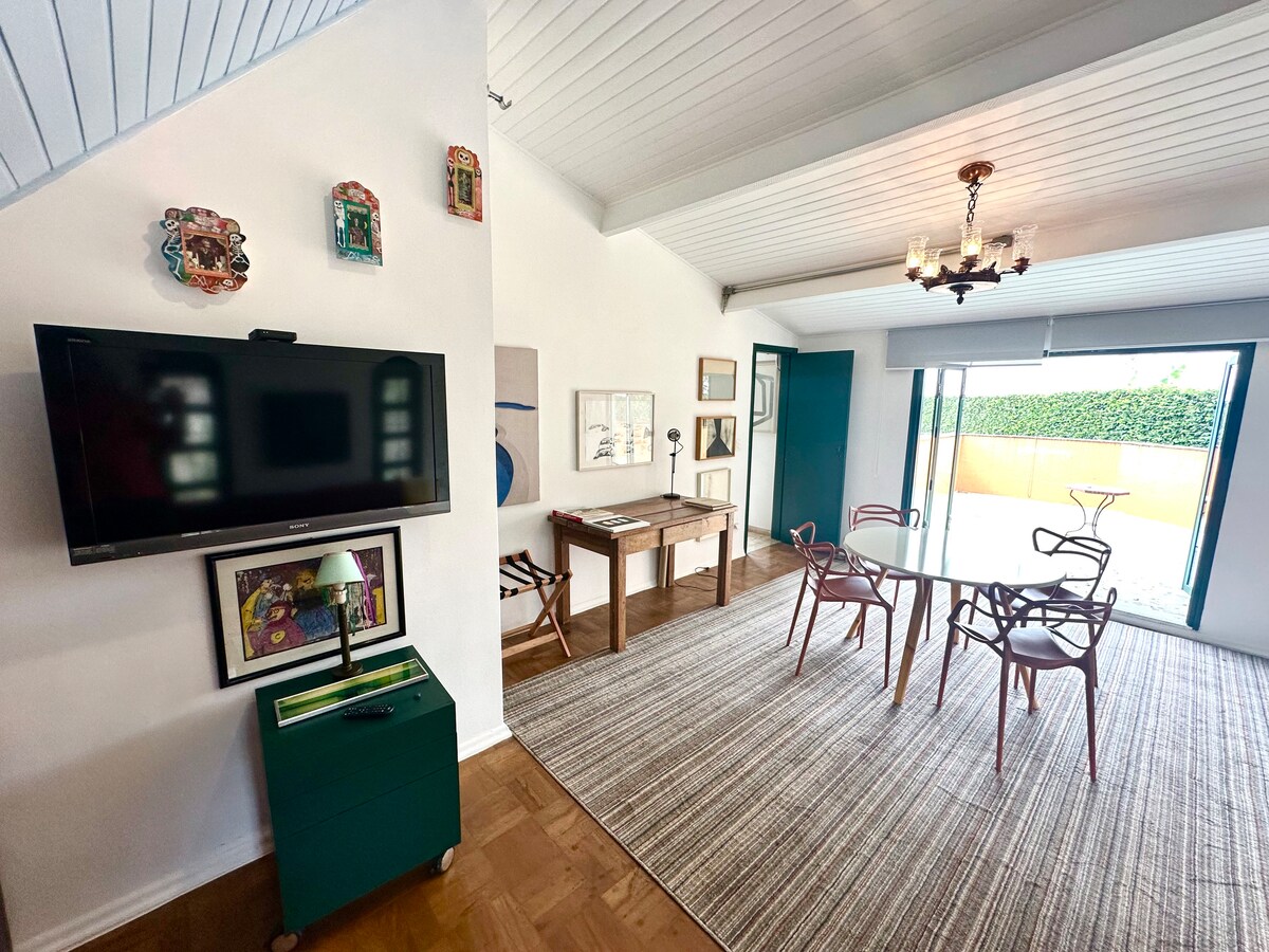 Airbnb em destaque: Apartamento lindo confortável em casa com piscina em Perdizes