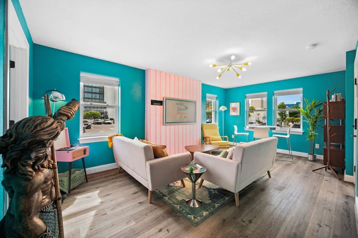 Historic 1950's Theme Beach Apt Steps To Boardwalk - Virginia Beach, VA