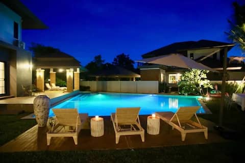 Chiang Mai Luxury Extra Large Swimming Pool Villa