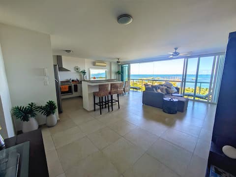 Popular Airbnb listing: Luxury Beachfront 2BR | Big Pool, Ocean-Beach view in Supermanzana 84