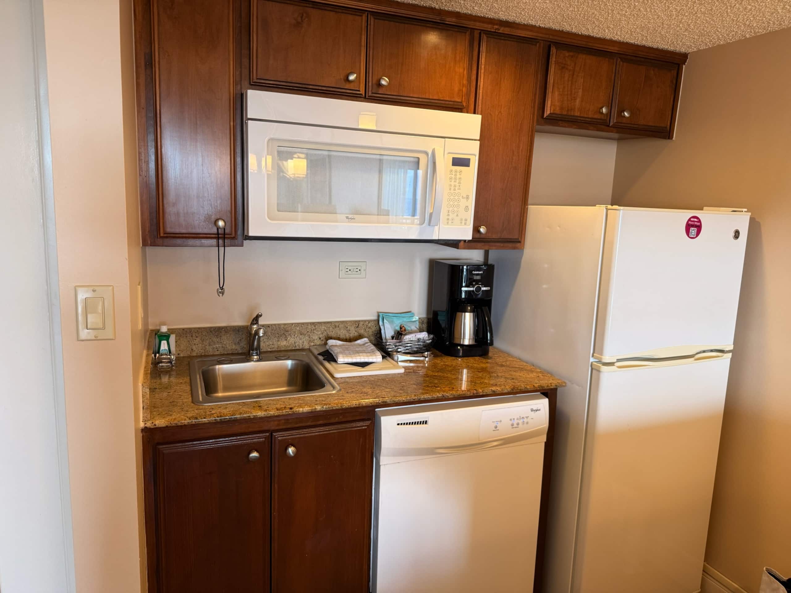 Condo in Lahaina · ★4.5 · 1 bedroom · 2 beds · 1 private bath - Image 12