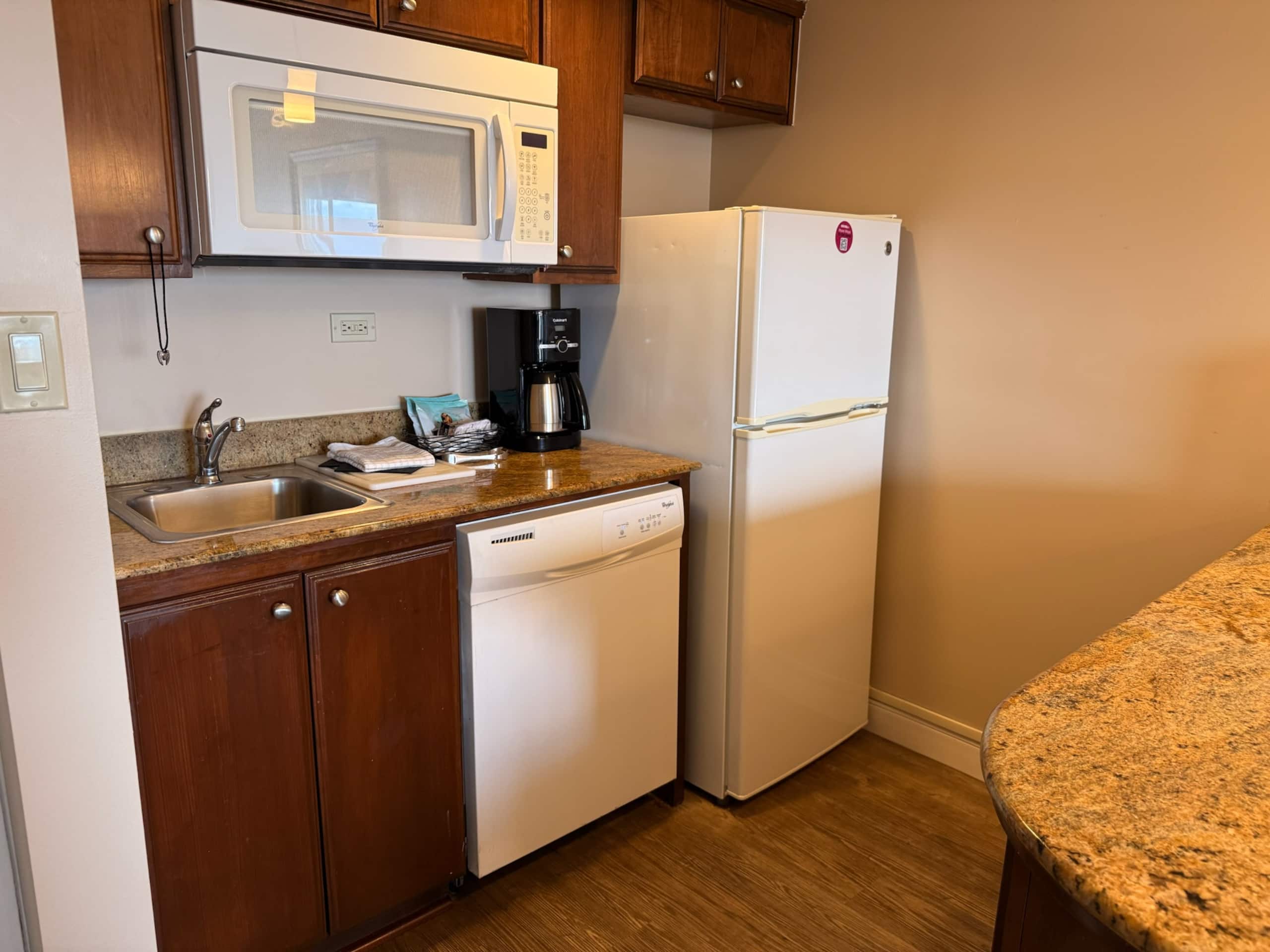 Condo in Lahaina · ★4.5 · 1 bedroom · 2 beds · 1 private bath - Image 8
