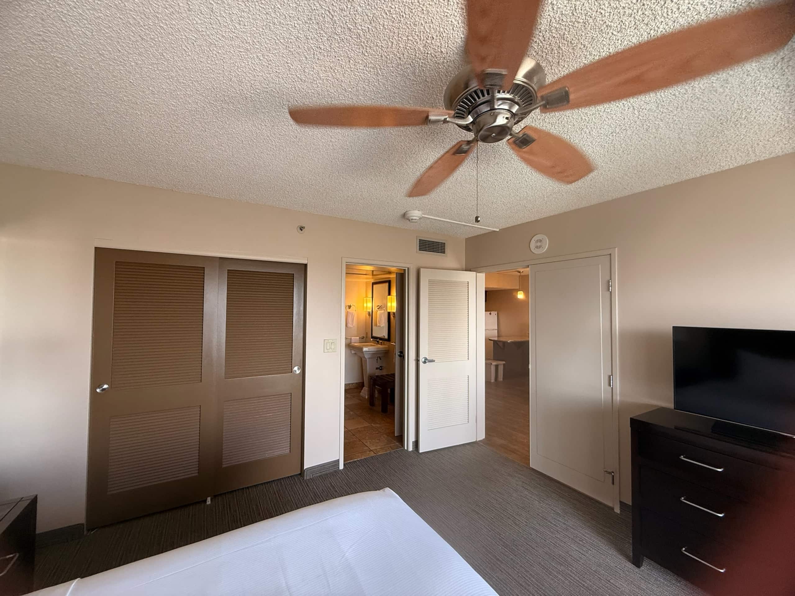Condo in Lahaina · ★4.5 · 1 bedroom · 2 beds · 1 private bath - Image 21