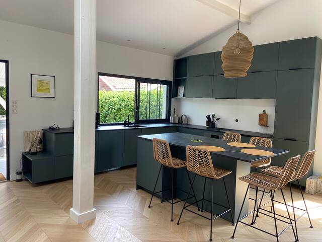 Maison + piscine sans vis à vis, parking & tram gallery image 5