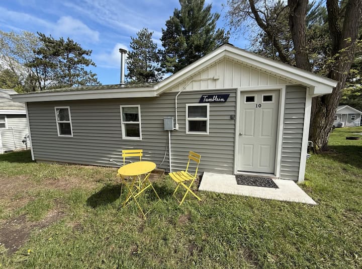 Tumblein Cottage - Brookside Cottages & Resort - Interlochen, MI