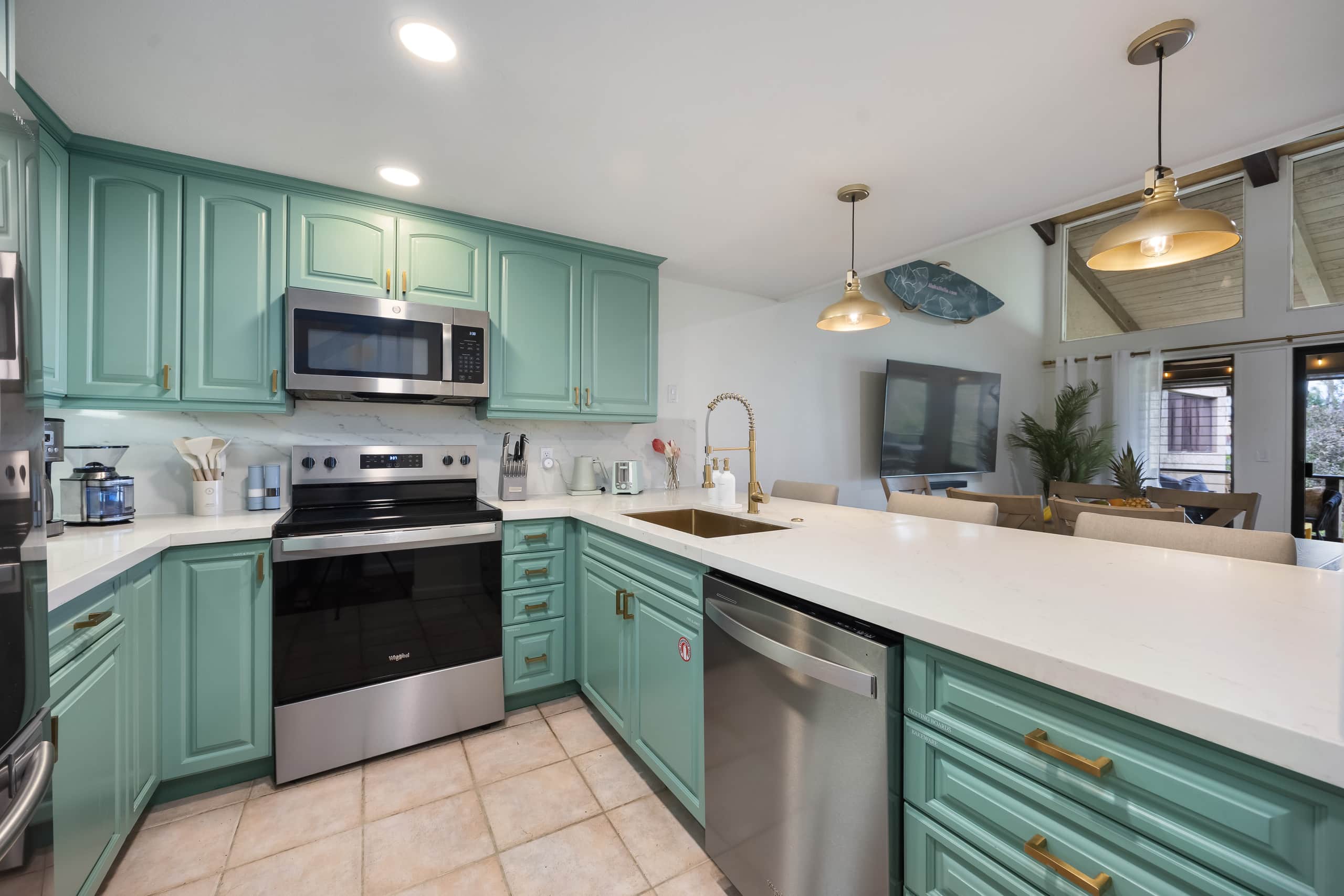 Stylish Ocean View 2BD, King beds, Pools - Photo 26
