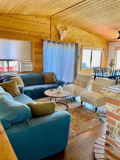 Successful Airbnb property: Retreat for 13 - Frazier Park - near Mt. Pinos in Bakersfield