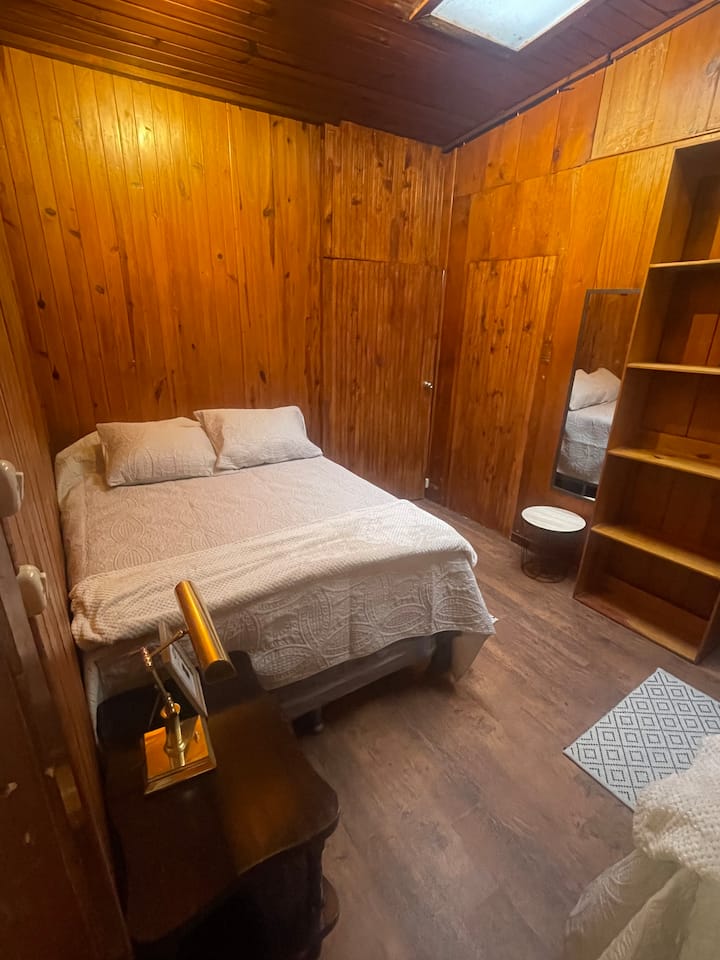 Apartamento En Centro De Xela+ Parqueo Compartido - Cantel