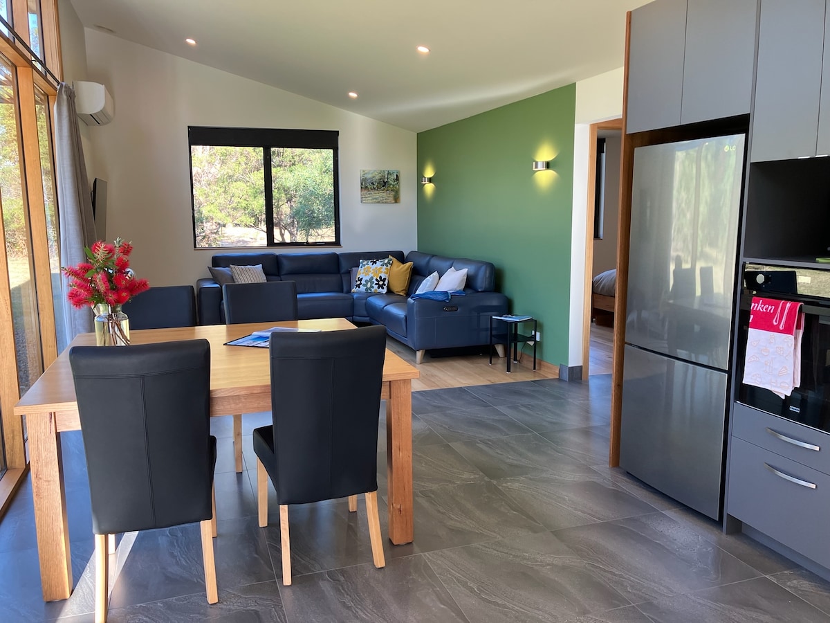 Top performing Airbnb: Salt House Accommodation - Brand New Bayside Homes in Sorell