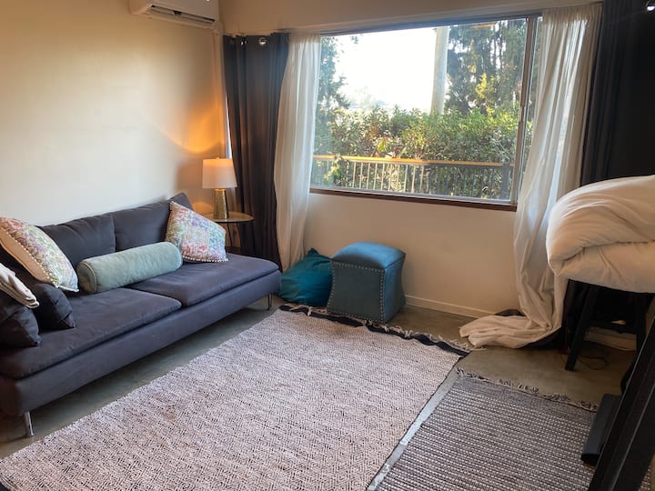 Clean, Private Entrance, Separated 2/1 W Patio - Los Angeles, CA