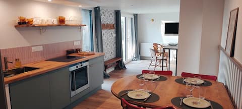 Peaceful, cozy 45 m² 2-bedroom apartment, terrace with mountain views.