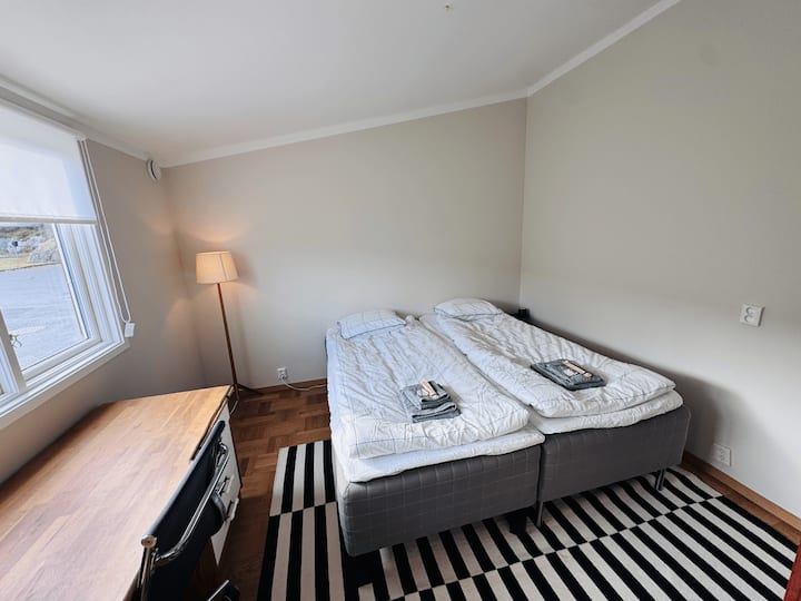 Bračni krevet od 180 cm (ili razdvojiti u 2 kreveta od 90 cm)