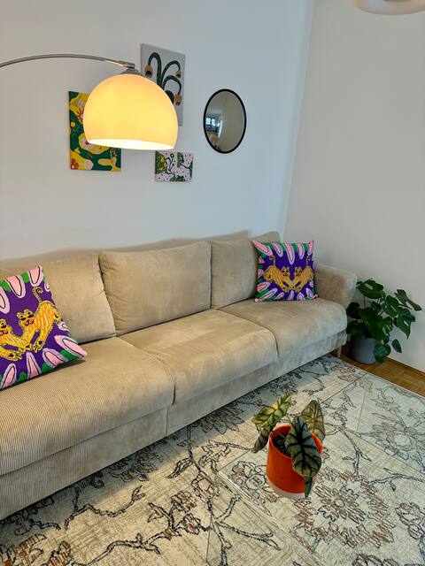 Top Airbnb: Central Apartment Near Augarten / Parking / Loggia in Jakomini
