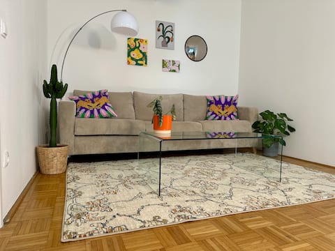 Top Airbnb: Central Apartment Near Augarten / Parking / Loggia in Jakomini