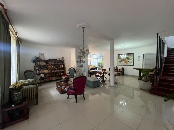 Casa En Cali Oeste Con Jardín Ideal Para Grupos - Cali