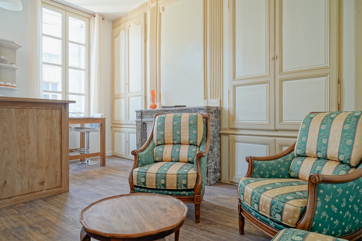 Airbnb performant: Large 2-bedroom in historic district à Bergerac