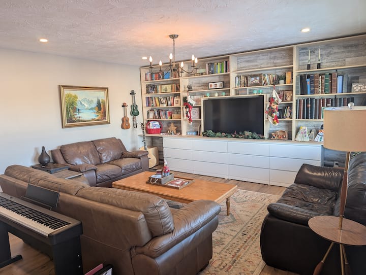Spacious Acreage Like Bungalow - Okotoks